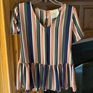 Striped short sleeve v neck!